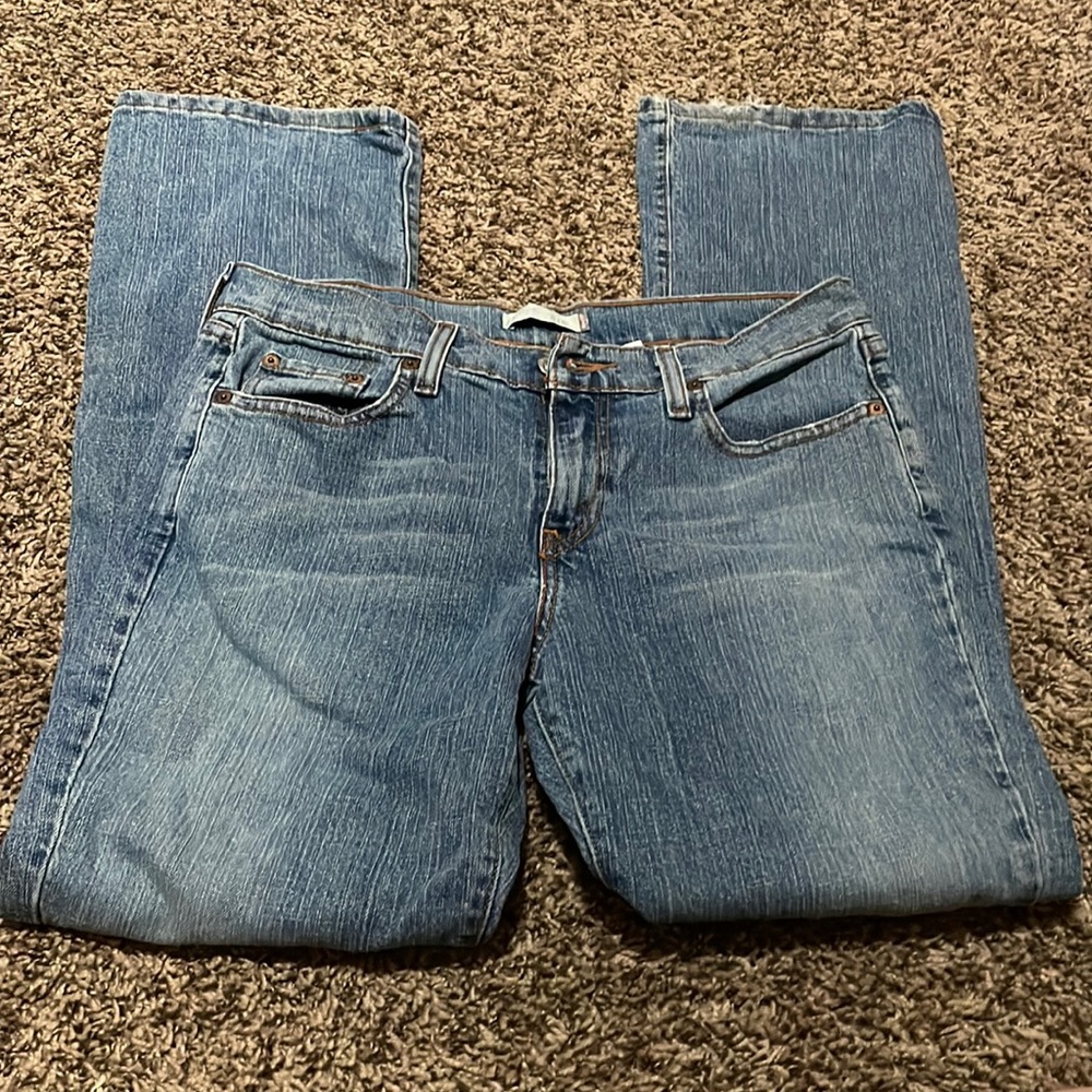 Women’s Levi’s jeans